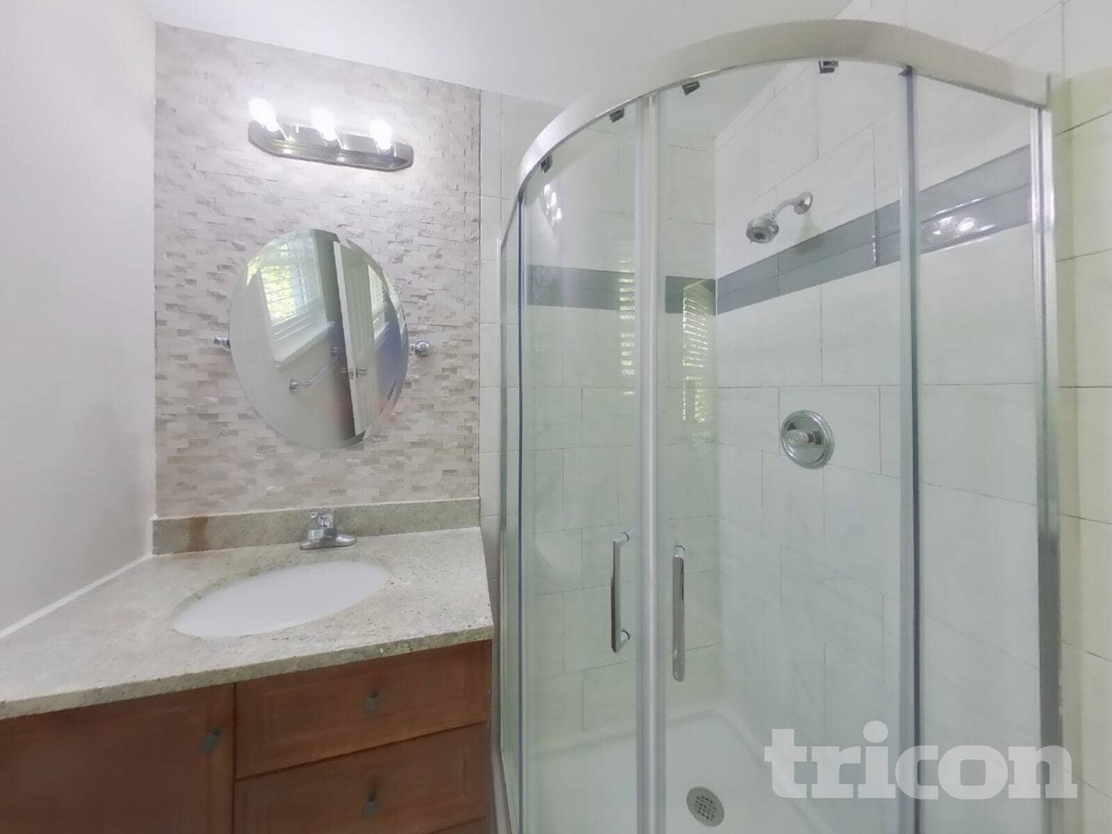 Building Photo - 3 Meadow Glen Rd