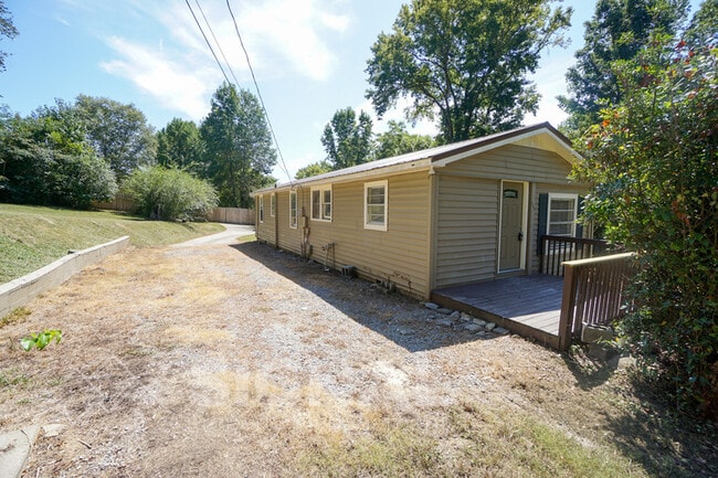 Building Photo - 6876 Elliott Rd