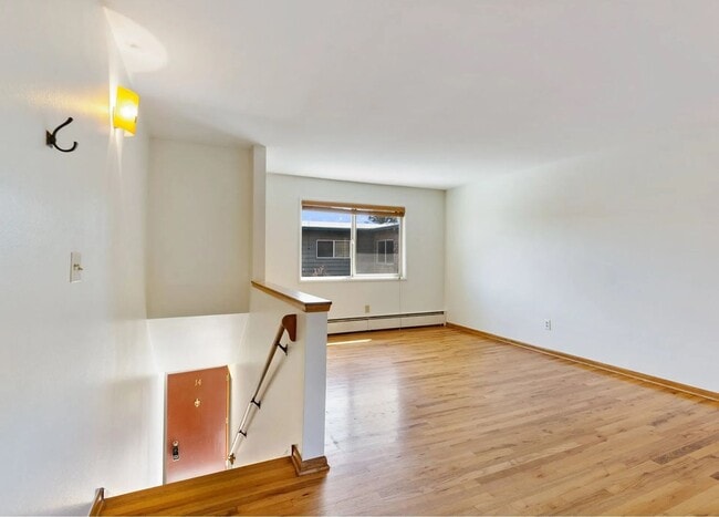 Building Photo - Amazing West Hills Condo! W/S/G + Heat inc...