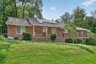 Building Photo - 3523 Hilltop Dr