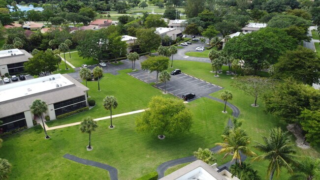 Building Photo - 147 Deer Creek Blvd