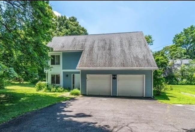 Entry view with 2 car garages - 35 Homestead Rd