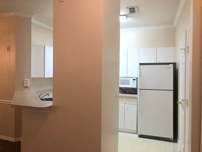 Building Photo - MOVE IN OCTOBER! 3rd floor 3BR/2BA Condo -...