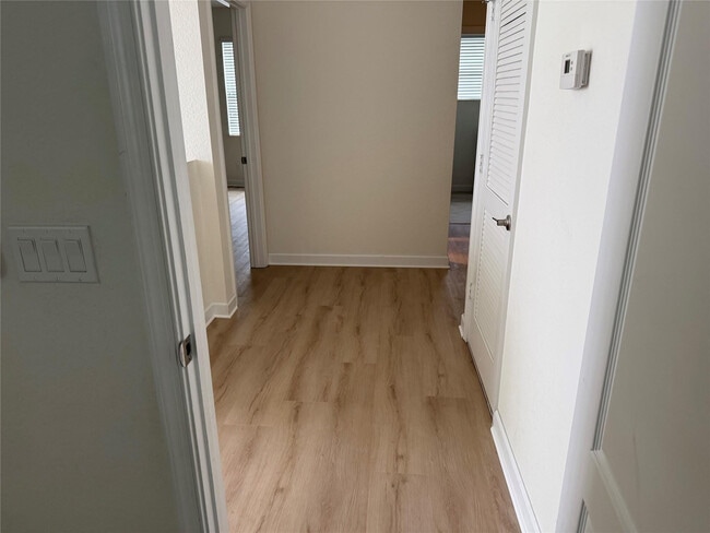 Building Photo - 4386 Buena Tara Dr