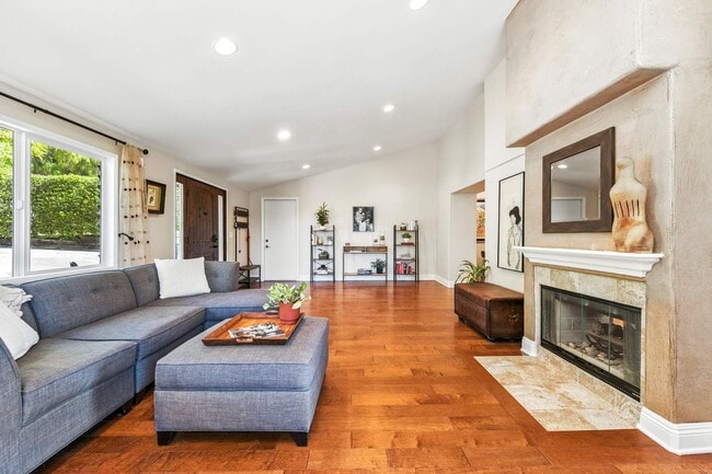 Building Photo - 5734 Fairview Pl