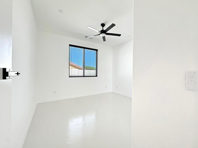 Building Photo - 33595 Rancho Vista Dr