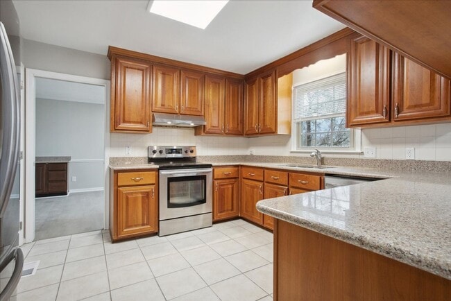 Building Photo - 5BR Back River Views | 2-Car Garage | Cul-de-Sac | Hampton VA