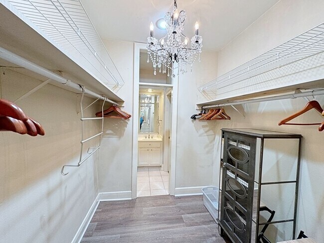 Building Photo - Beautiful Furnished home off Perkins Rd.