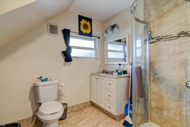 Building Photo - 866 SW 29th Terrace