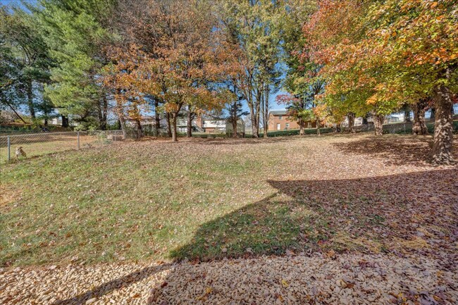 Building Photo - 5184 Orchard Hill Dr