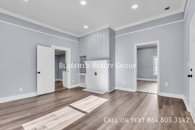 Building Photo - 307 B St