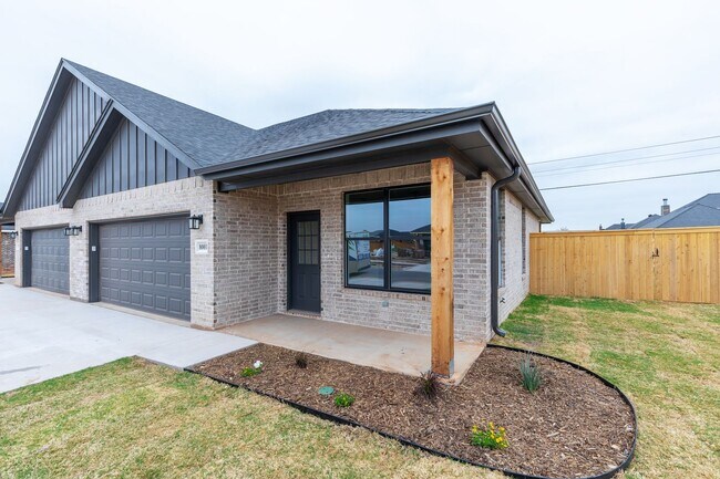 Building Photo - 8001 Sawdust Trl