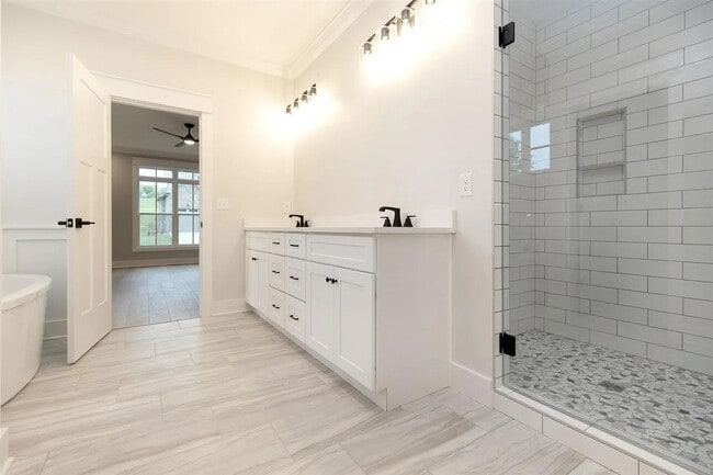 Building Photo - 633 Village Way