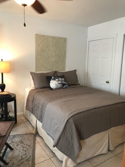 Building Photo - 575 N Broadway