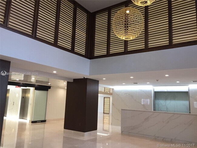 Building Photo - 540 Brickell Key Dr
