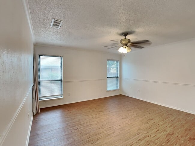 Building Photo - 3033 Mossy Oak Ln