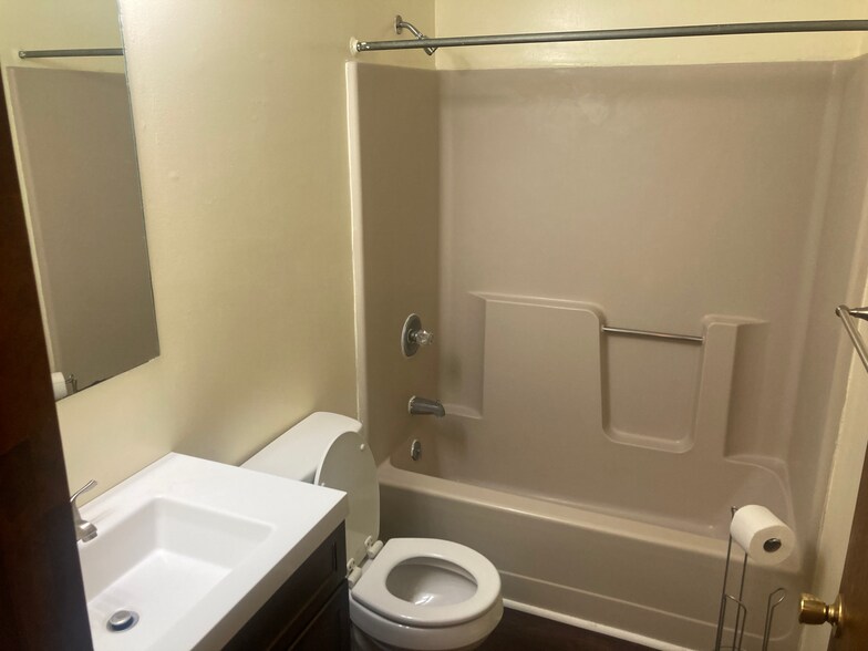 Bath Rm #1 - 3146 Shellers Bend