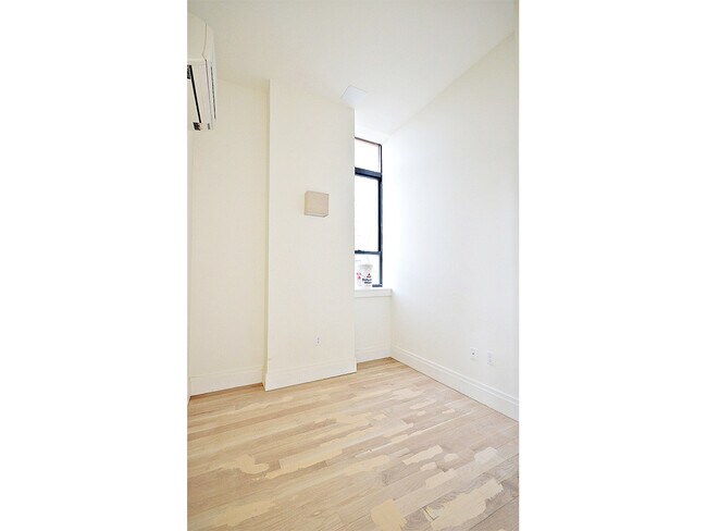 Building Photo - 21 Monitor St