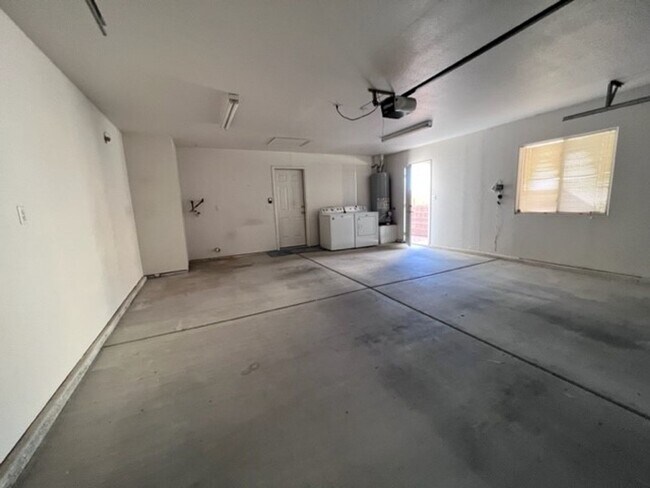 Building Photo - Silver Sands Community Home with fenced Yard 2BR plus bonus area