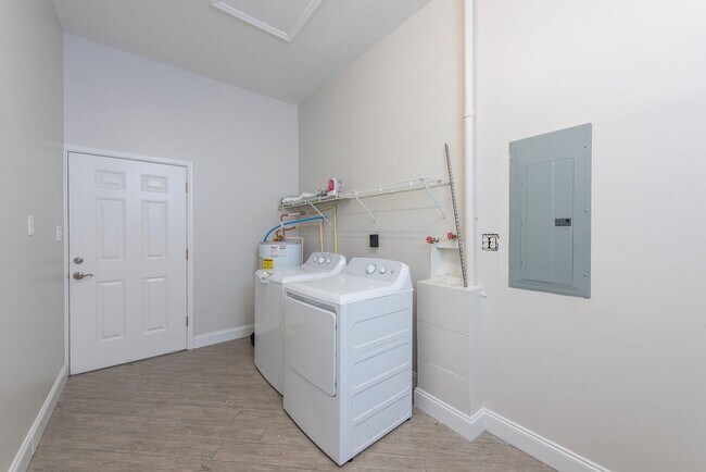 Building Photo - Charming Bungalow in Prime South Tampa – Plant High School District!