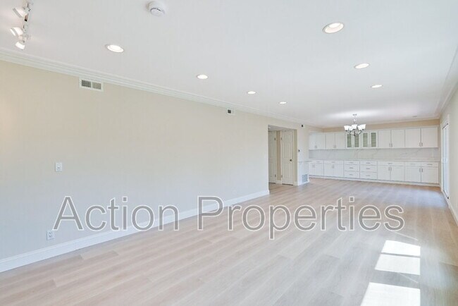 Building Photo - 3806 Century Dr