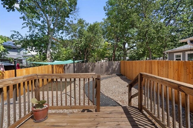 Building Photo - 2609 S 5th St