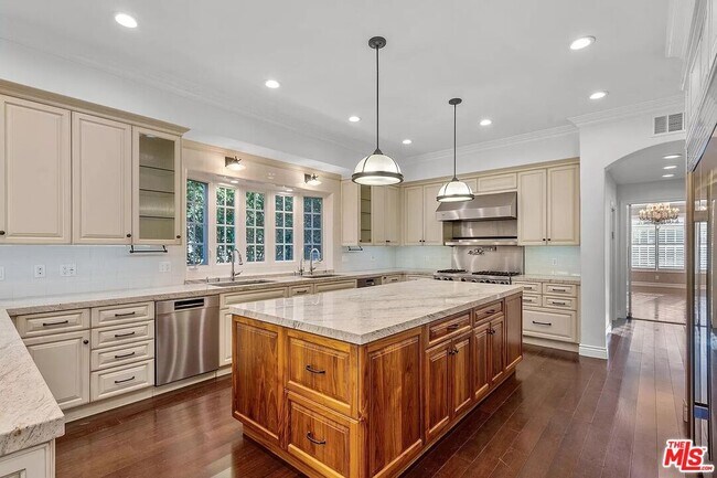 Building Photo - 5086 Avenida Hacienda