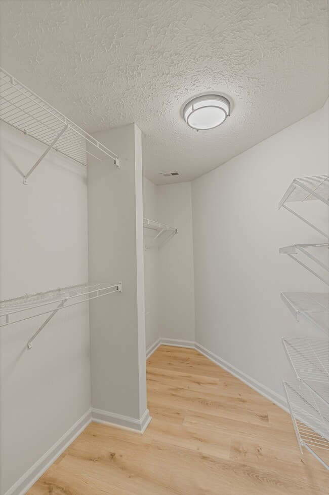 Building Photo - 2025 Woodmont Blvd