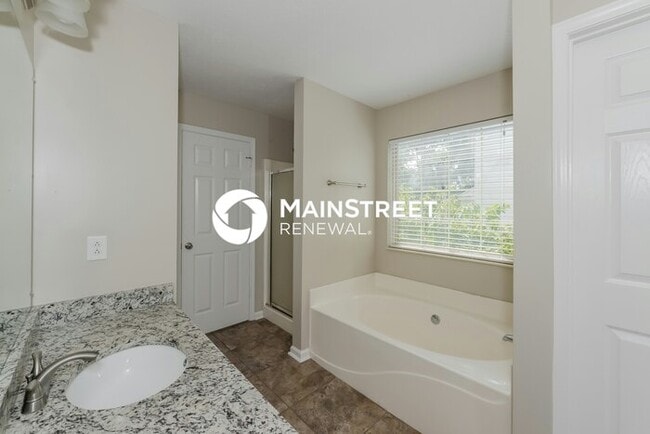 Building Photo - 4 Bedroom Pet-Friendly Home in Goodlettsville, TN with Main Street Renewal