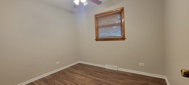Building Photo - 532 Oakwood Dr