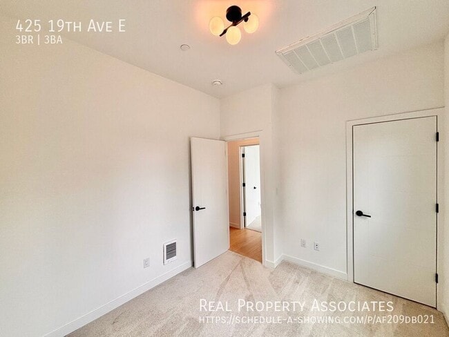 Building Photo - 425 19th Ave E