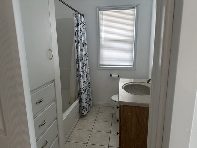 Building Photo - 1000 Canyon Rd