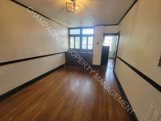 Building Photo - 620 W 39th Terrace