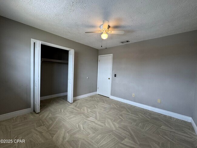 Building Photo - 2538 Johnson Dr