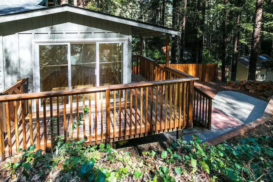 Building Photo - 504 Eden Ave