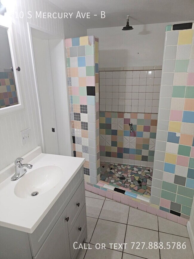 Building Photo - 310 S Mercury Ave