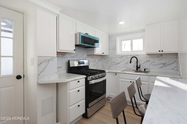 Building Photo - 12 Main St