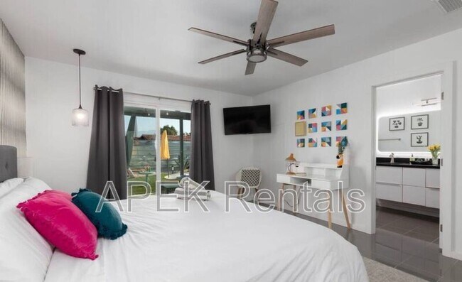 Building Photo - 2241 E Finley Rd