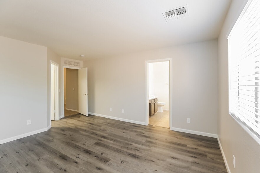 Building Photo - 21861 W Mohave St