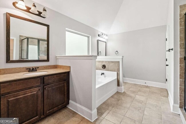 Building Photo - 2214 Golden Eagle Dr