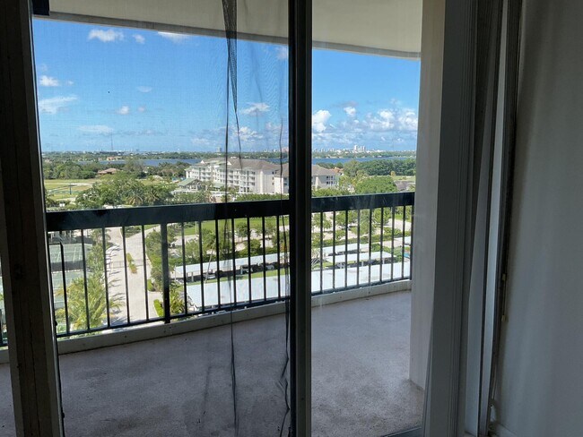 Building Photo - 2425 Presidential Way