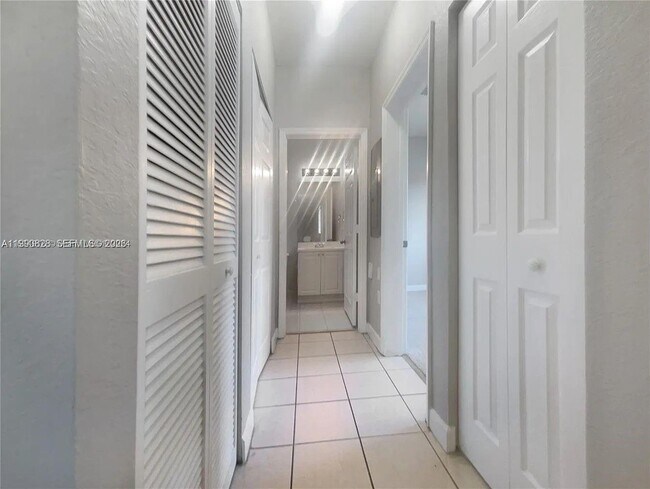 Building Photo - 2730 NE 4th St