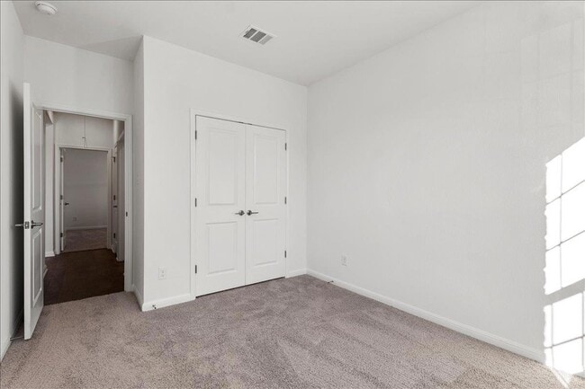 Building Photo - 133 Grn Knl Ln