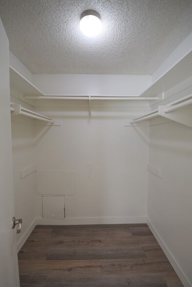 Building Photo - 6115 Whitsett Ave
