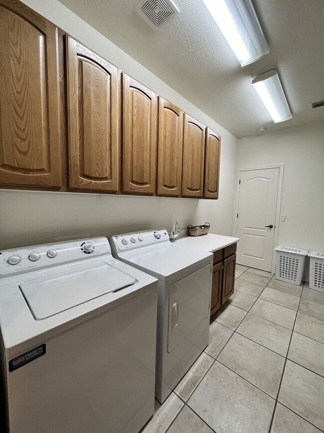 Building Photo - 2237 San Juan Dr