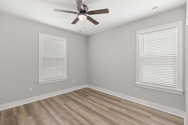 Building Photo - 305 Okaloosa Ave