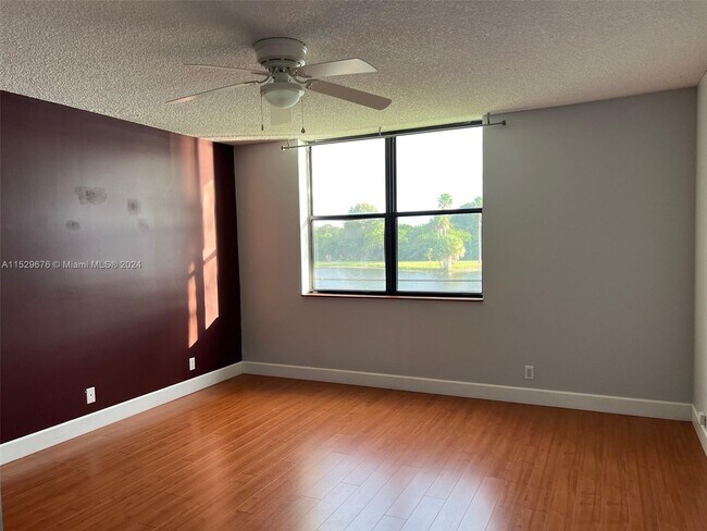 Building Photo - 2767 Carambola Cir S