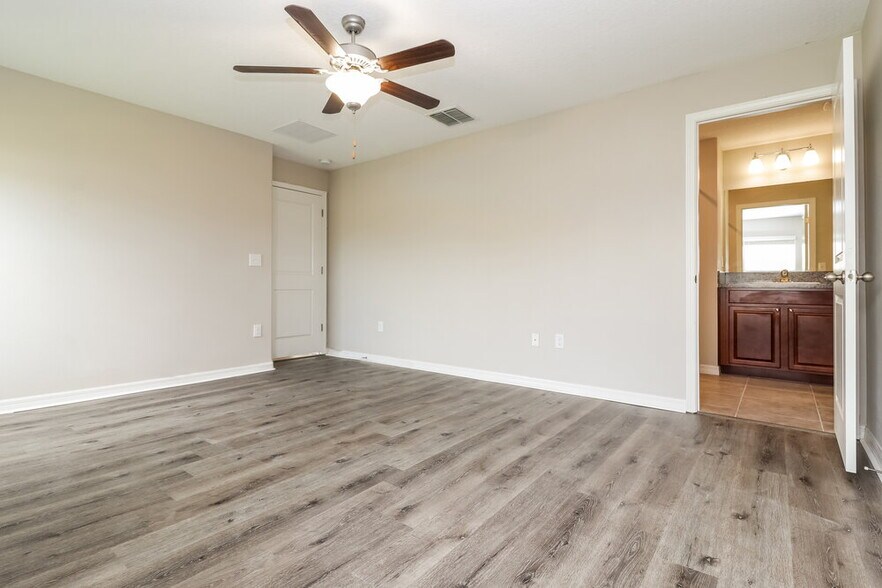 Building Photo - 6724 Trent Creek Dr