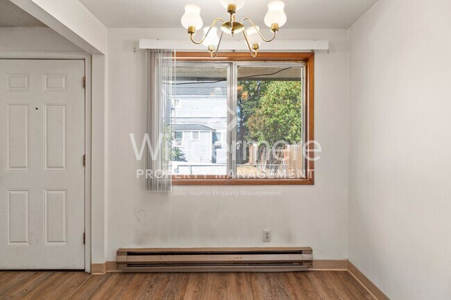 Building Photo - 816 W Cleveland Ave