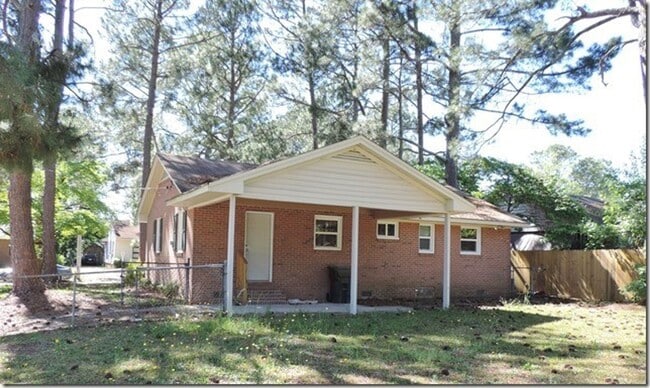 Building Photo - 310 Forrest Rd W